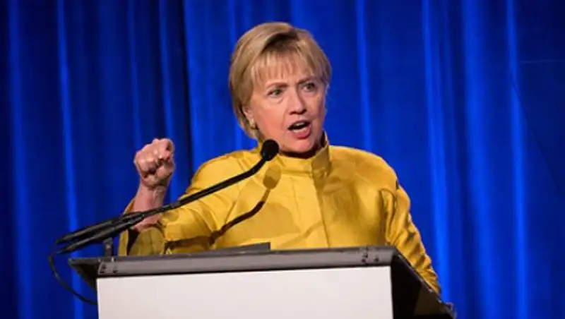 Клинтон собралась профинансировать группы сопротивления Трампу