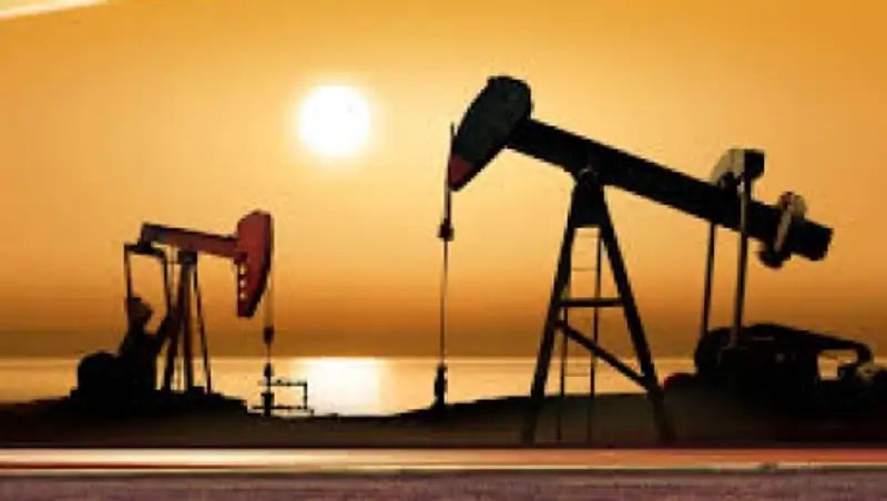 Нефть продолжает дешеветь на увеличении ее запасов в США