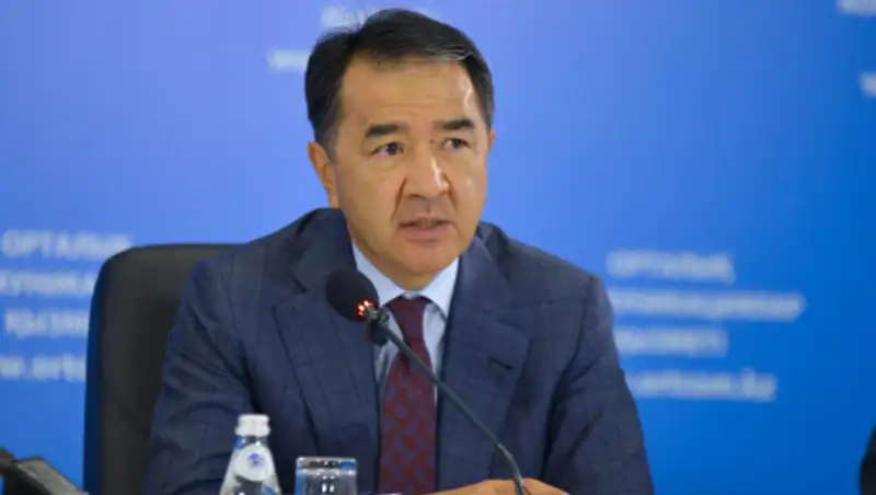 Сагинтаев посетил семьи погибших в авиакатастрофе