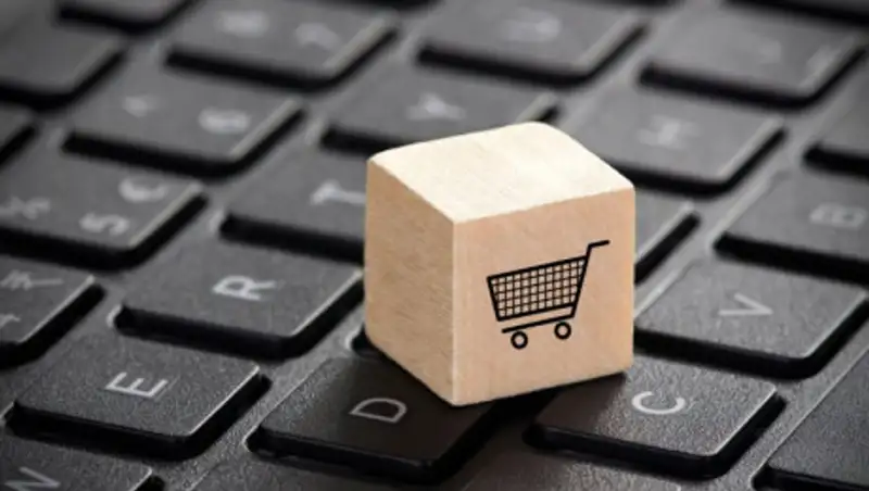 В Сети пытались "продать" мальчика в рабство за тысячу тенге