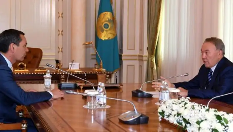 Рейтинг кандидата в президенты Кыргызстана упал после встречи с Назарбаевым