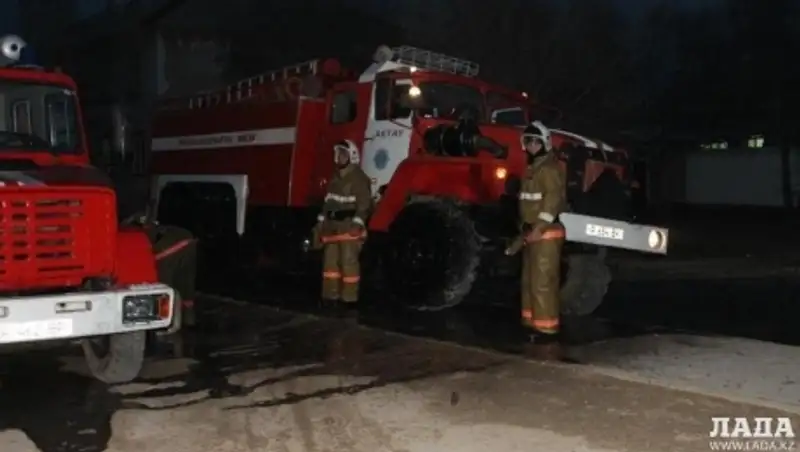 Трое граждан Узбекистана пострадали при пожаре в Жанаозене