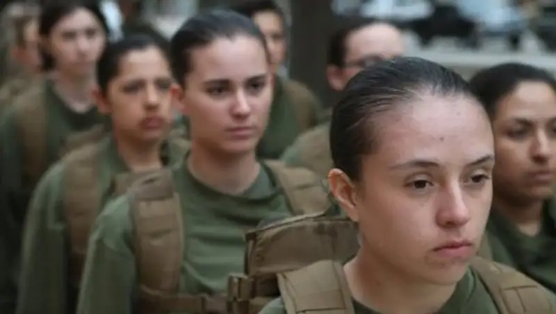 Число жертв скандала с эротическими фото в армии США удвоилось