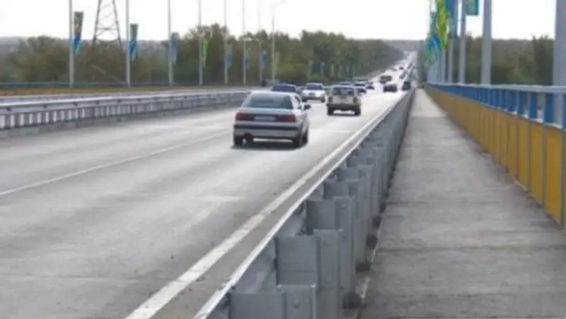 Қостанайда бойжеткен көпірден секіріп кетті