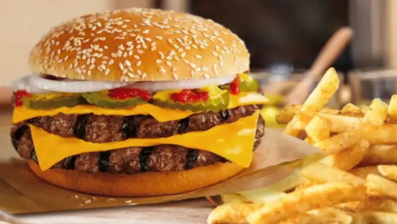 Названы способы сделать фастфуд менее вредным для организма