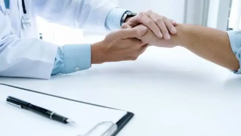 Врач из Алматы обсудит с Цоем отмену вакцинации - новый фейк рассылают в сети