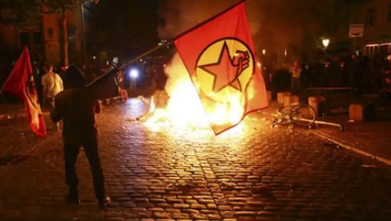 В результате столкновений в Гамбурге пострадали 76 полицейских