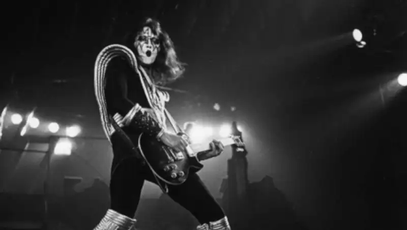 В США госпитализировали бывшего гитариста группы Kiss