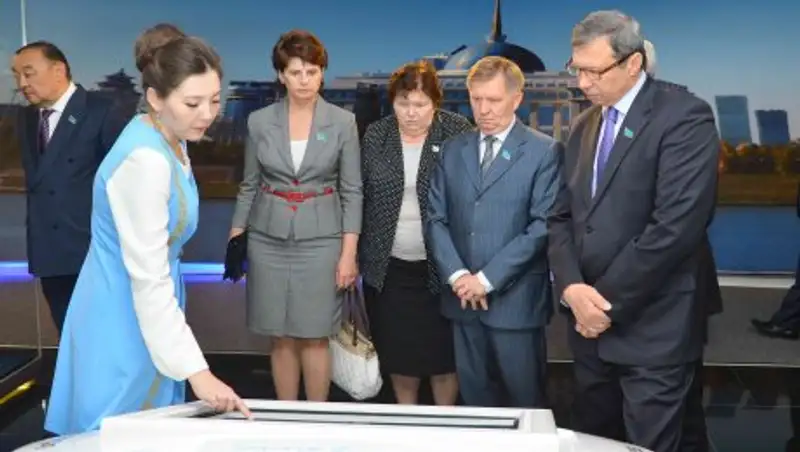 Сенаторы посетили библиотеку Лидера Нации