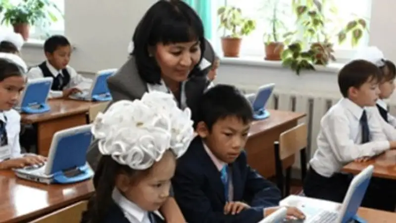 Доплачивать учителям за языковые курсы будут за счет трансфертов из республиканского бюджета