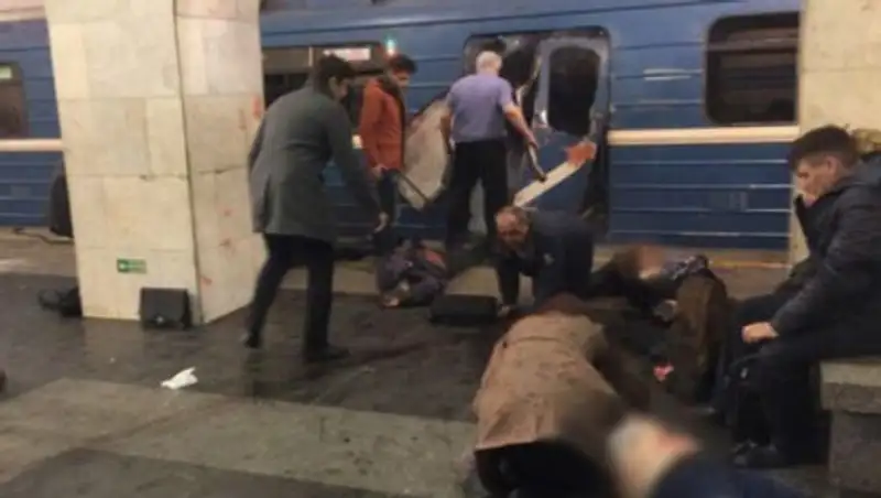 На двух станциях метро Санкт-Петербурга прогремели взрывы