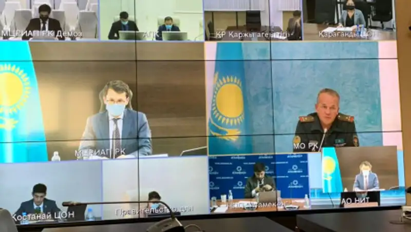 Отменить выдачу "бумажных" военных билетов предлагают в Казахстане