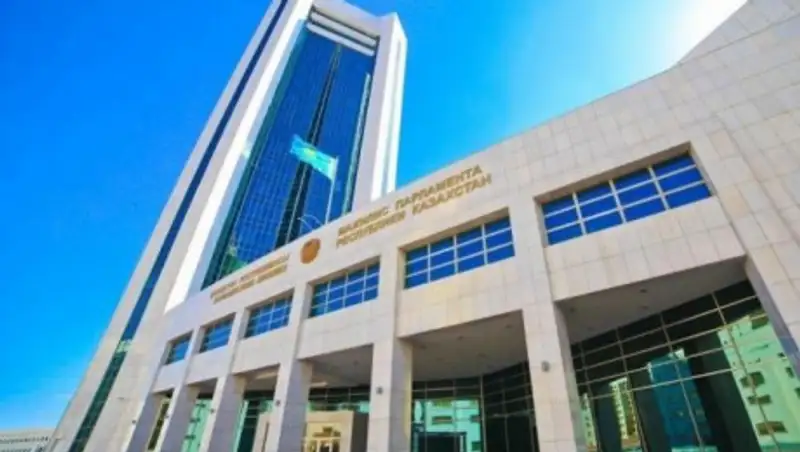 Мажилис одобрил во втором чтении законопроект "О ветеранах"