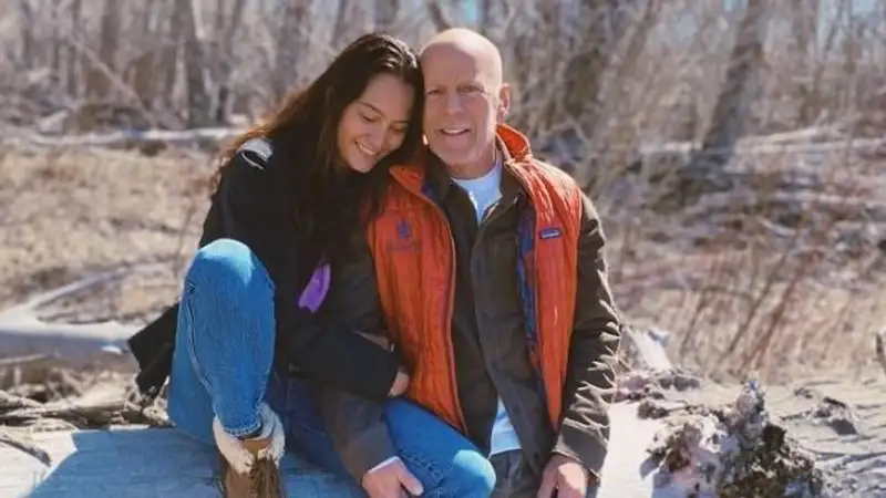 Супруга Брюса Уиллиса попросила папарацци не тревожить больного актера