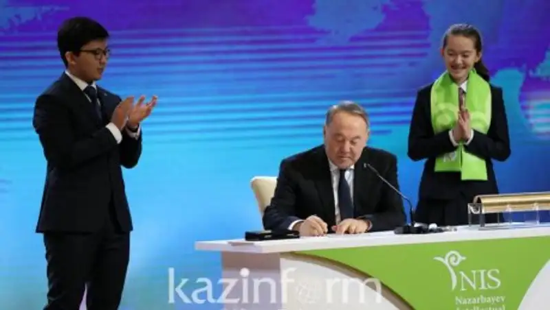 Назарбаев написал письмо будущему поколению казахстанцев