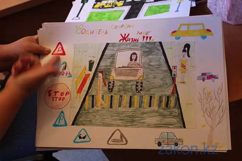 Алматинские школьники призывают водителей соблюдать Правила дорожного движения (фото), фото - Новости Zakon.kz от 15.11.2013 22:31