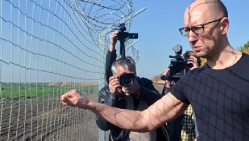 Яценюк оценил «Стену» на границе с Россией в полмиллиарда долларов