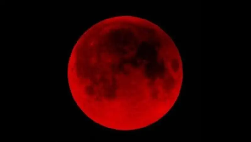 Над Казахстаном и частью России взойдет красная луна