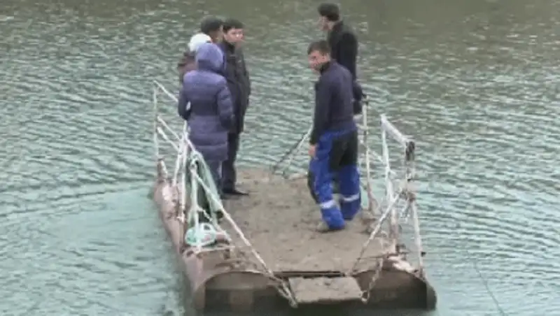 В ЗКО понтонные и паромные переправы представляют серьезную опасность, фото - Новости Zakon.kz от 03.11.2013 22:18