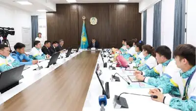 вручение сертификатов, фото - Новости Zakon.kz от 26.05.2022 15:44