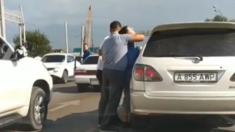 Задержание прямо на дороге прокомментировали в полиции Алматы