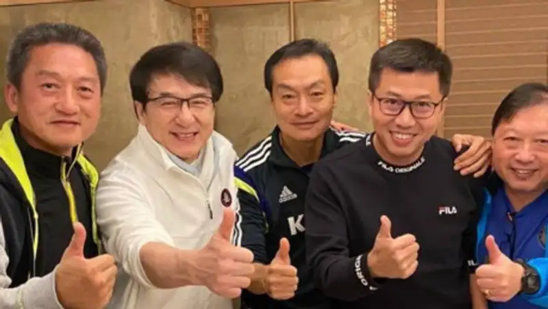 СМИ назвали фейком новость о заражении Джеки Чана