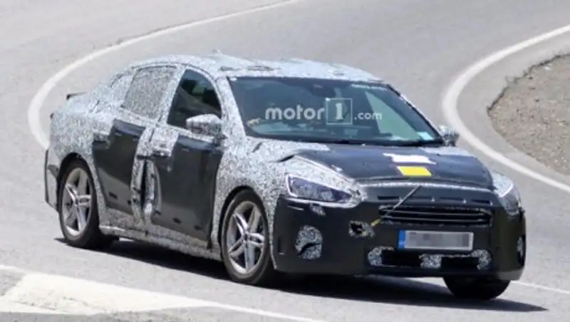 Новый Ford Focus попался во время испытаний