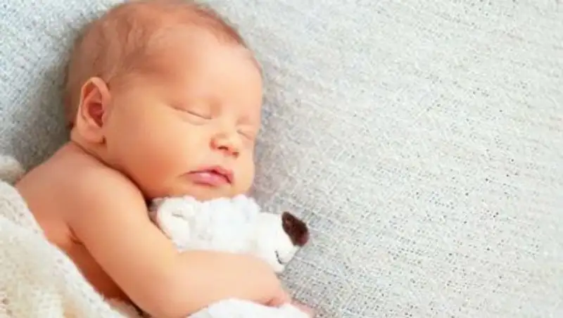 Начальник поезда и проводник помогли принять роды