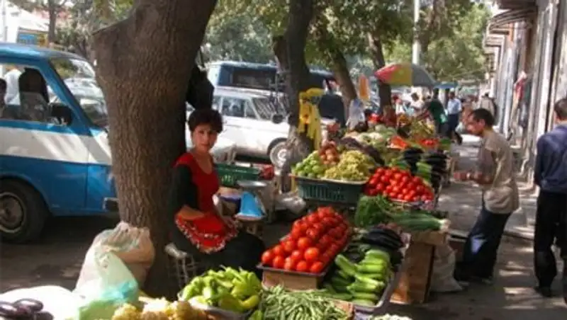 В Уральске между чиновниками и продавцами рынка развернулась настоящая битва