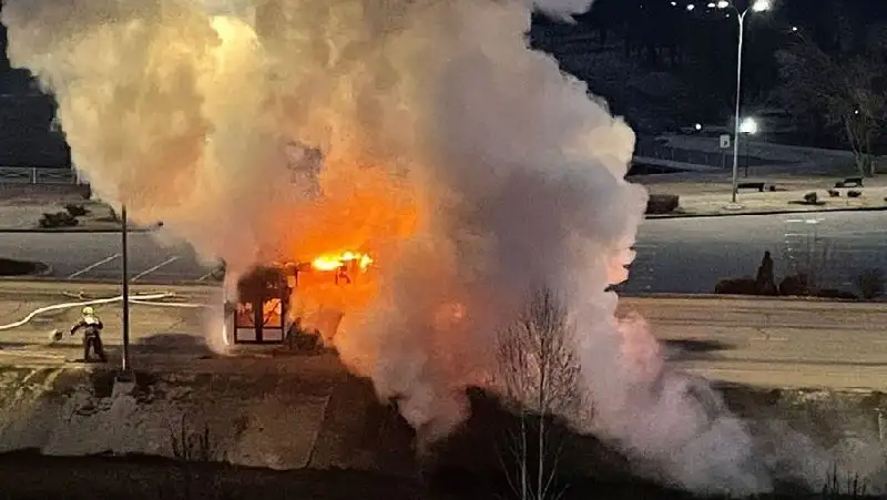 В Талдыкоргане сгорел автобус