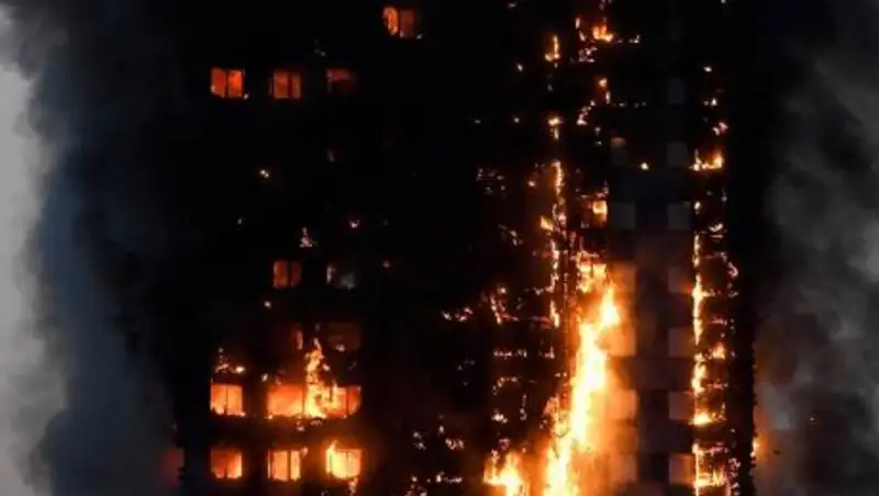При пожаре в жилом доме в Лондоне есть погибшие