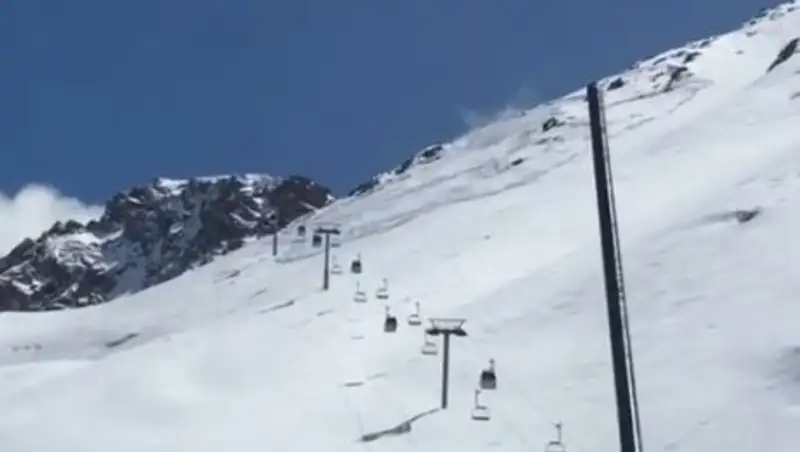 В горах близ Алматы сошла лавина