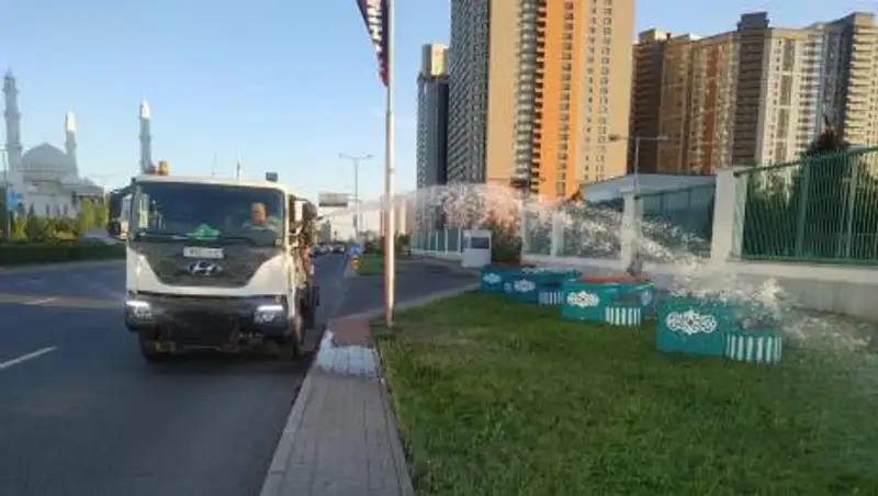 Как в аномальную жару спасают зеленые насаждения в столице