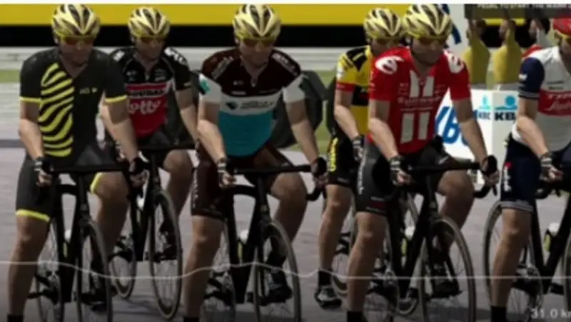 Велогонщики, сидя по домам, проехали Тур Фландрии