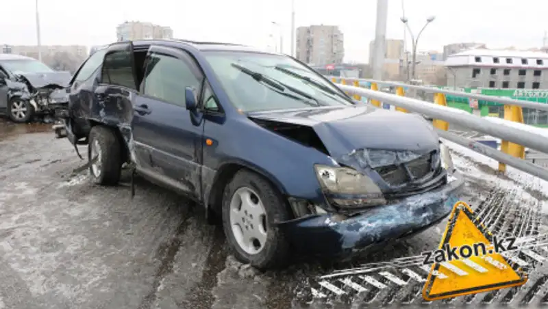 ДТП на снежной каше произошло в Алматы