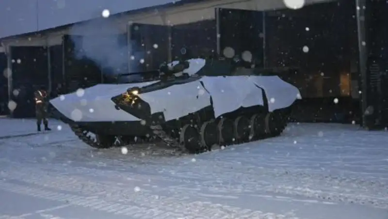 Казахстанские военные отработают "танковую карусель"