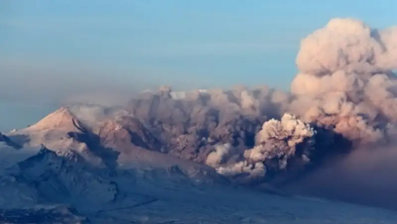 Выброс пепла на 7,5 км произвел вулкан Шивелуч на Камчатке