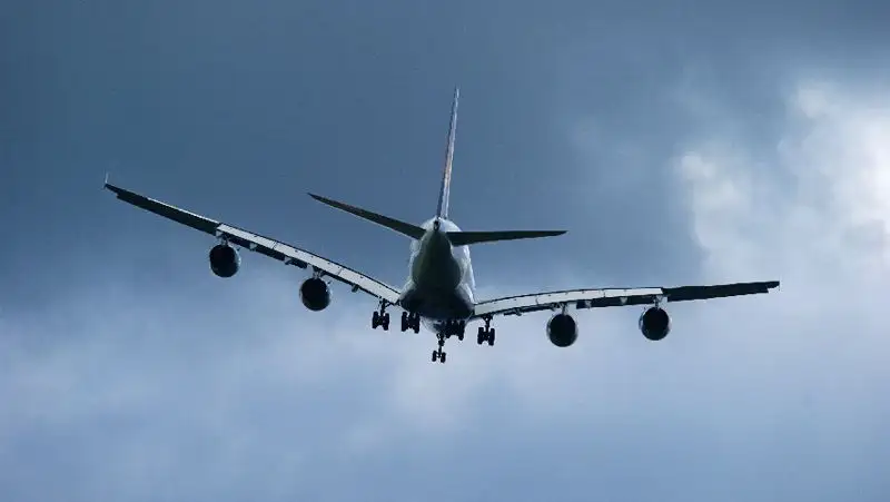 Молния, пыльная буря: рейс Алматы – Нур-Султан задержали