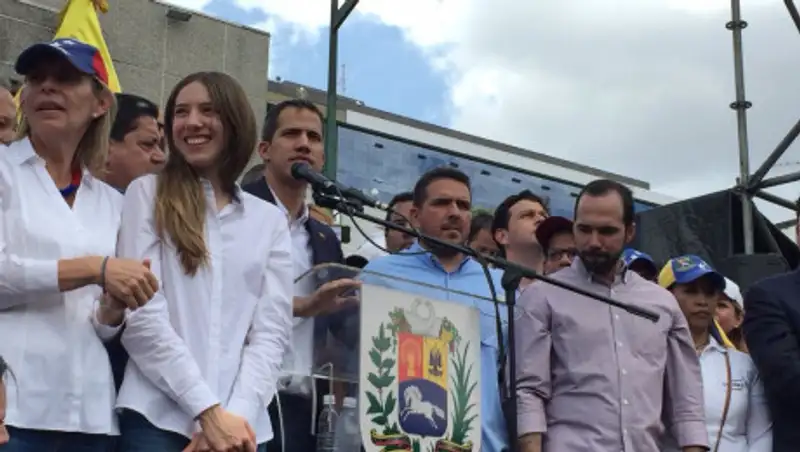 Гуайдо вернулся в Венесуэлу и позвал на митинги