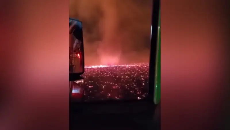 Ад наяву: огненный смерч в Калифорнии попал на видео
