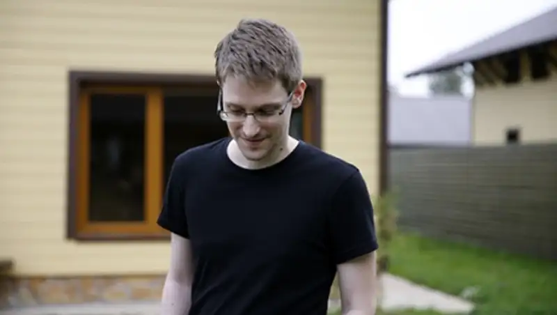 Соратница Сноудена рассказала о попытке ФСБ завербовать его