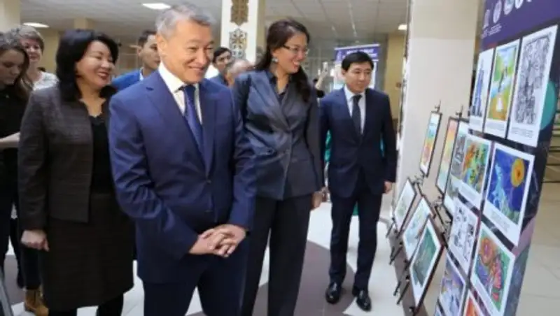 Даниал Ахметов: Казахстанские дети будут ходить с чипами в одежде