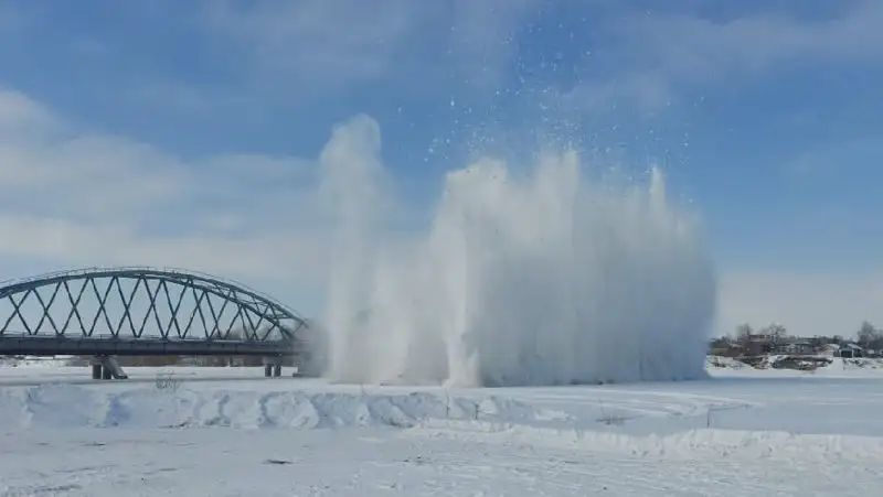 Взрывные работы начались на реках ВКО