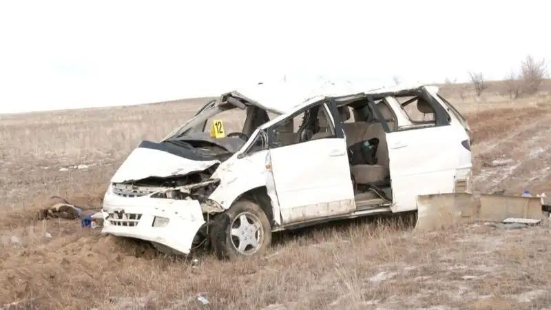 В Актобе автомобиль с детьми и тренером попал в смертельное ДТП