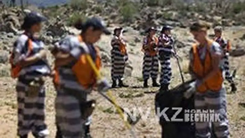 Заключенным в Карагандинской области задержали зарплату