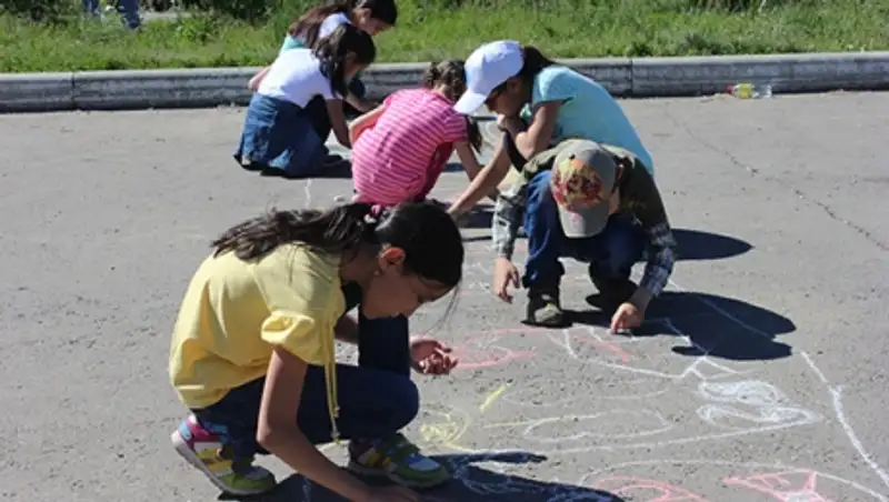 Детям из неблагополучных семей полицейские ВКО устроили праздник