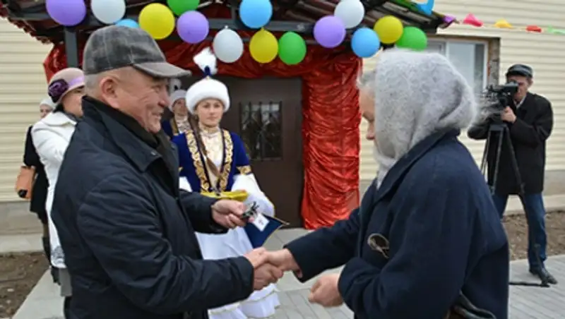 Еще 23 семьи из села Калачи получили ключи от новых квартир