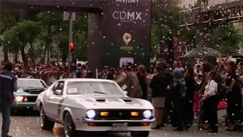 В Мексике прошел небывалый по масштабу парад ретро-автомобилей