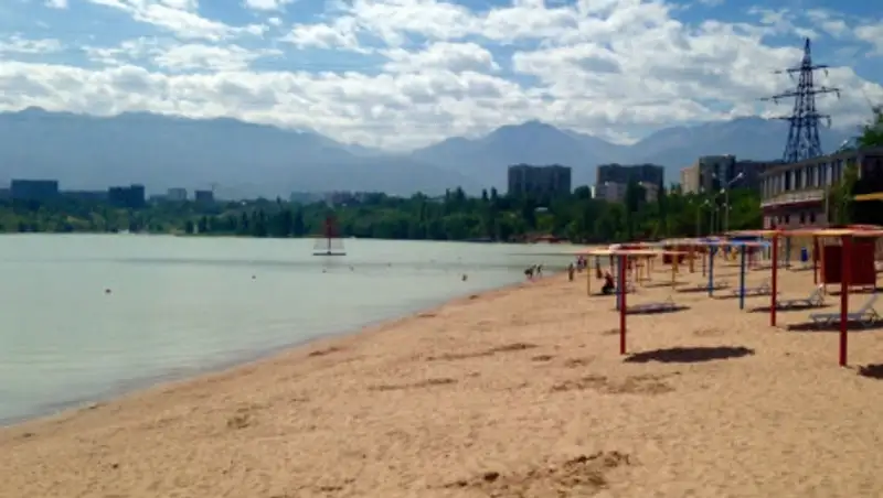 В Алматы в озере Сайран нашли опасные для человека микроорганизмы