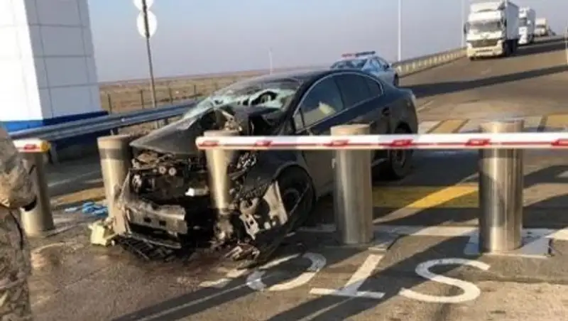 Машина влетела в противотаранное устройство, погибли две женщины